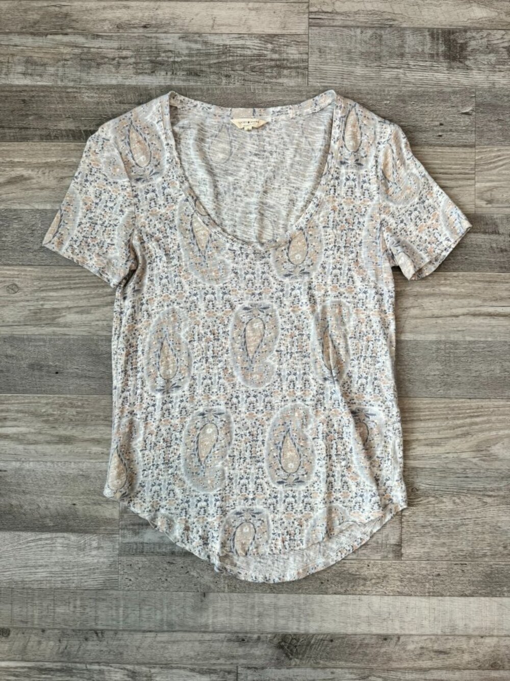 Lucky Brand White Paisley Pattern Scoop Neck Short Sleeve Top Size Small M33